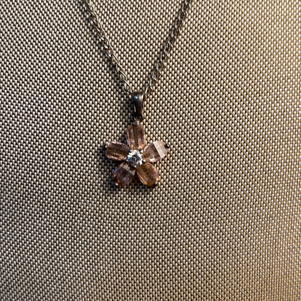 Adorable pink pedal flower necklace w rhinestone center stone! So cute! - Picture 2 of 4